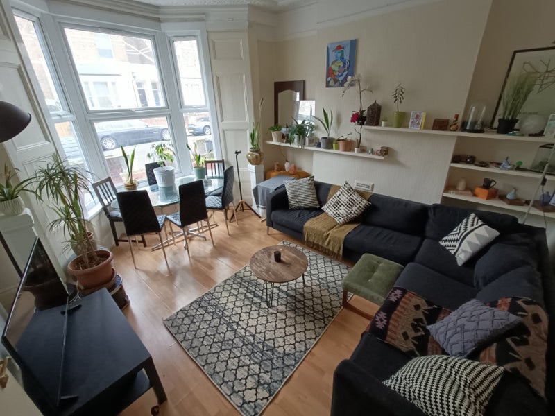 Photo 1: Nice big lounge with large sofa and TV. WiFi included. 