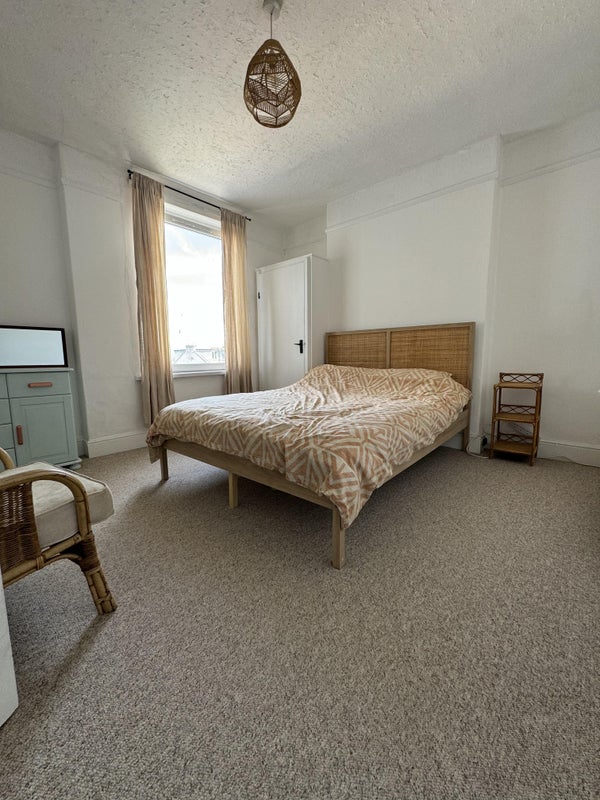 Photo 1: Bedroom