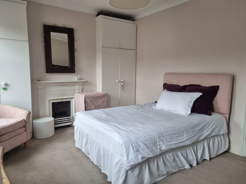 Photo 1: Bedroom
