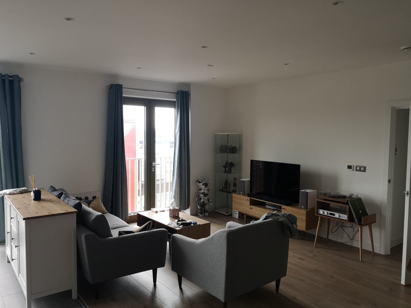 Photo 1: Living rooom  (1)