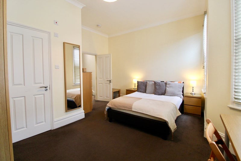Photo 1: Room with ensuite.
