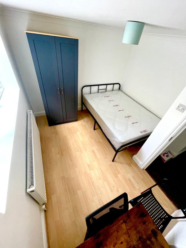 Photo 1: room 3