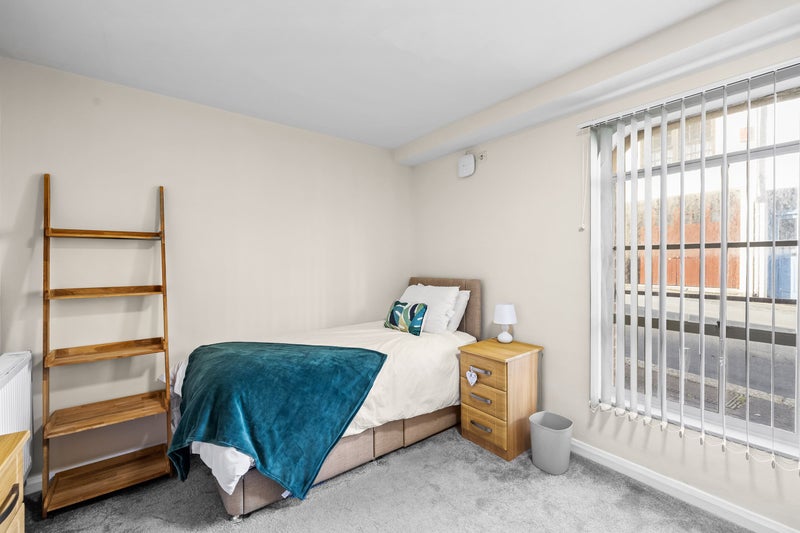 Photo 1: Bedroom