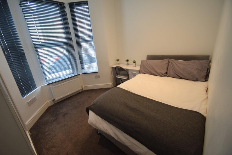 Photo 1: Room 1 - Available