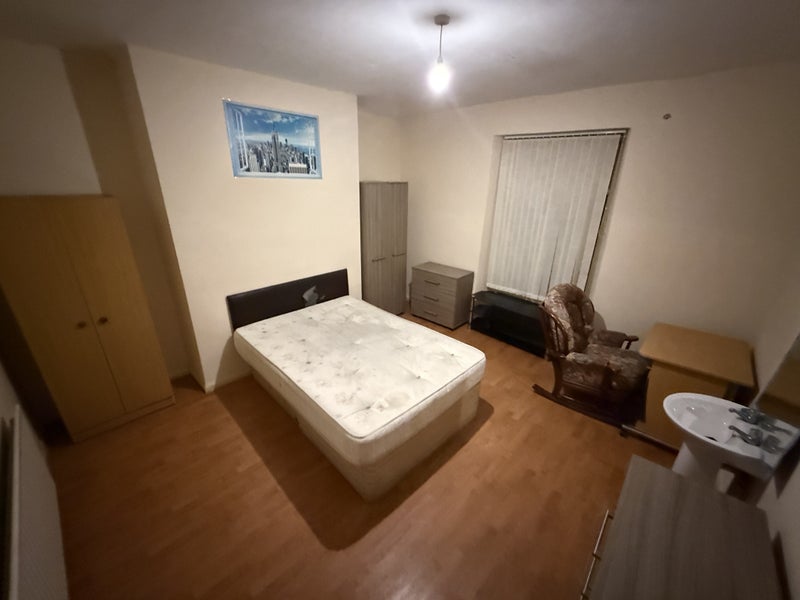 Photo 1: Large double room 