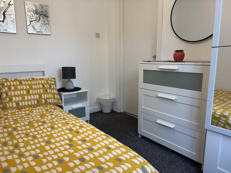 Photo 1: room 1 - £460 pm