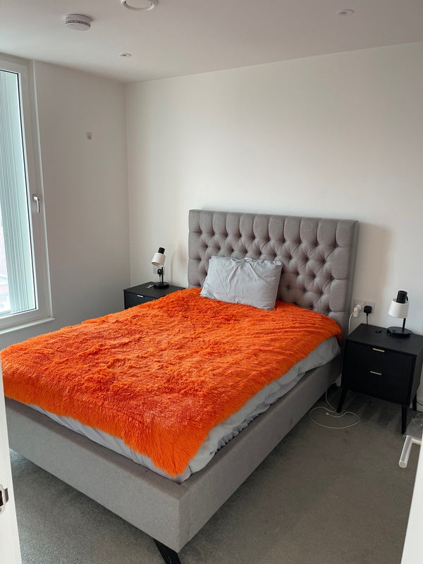 Photo 5: Room 1