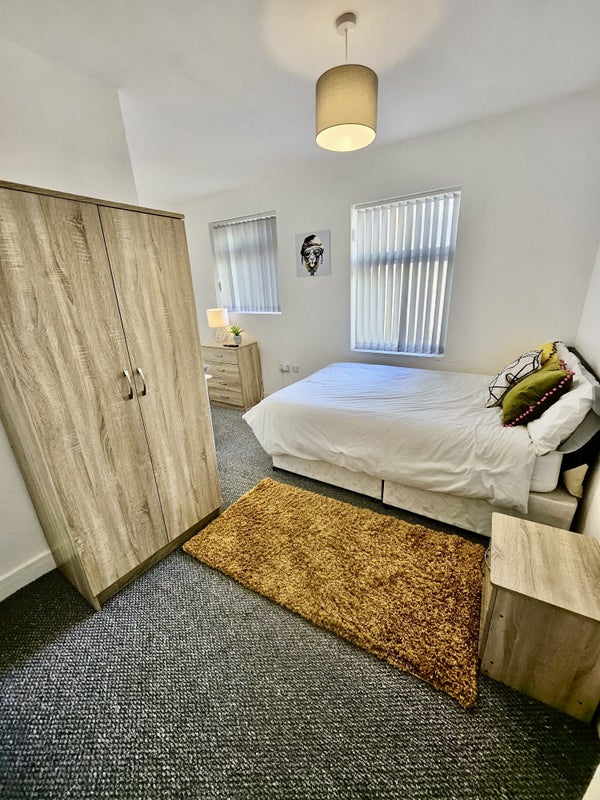 Photo 1: Room 3 