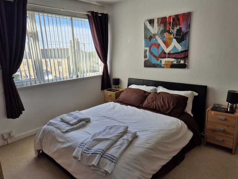 Photo 1: Large spacious kingsize otterman bed with blackout curtains and blinds