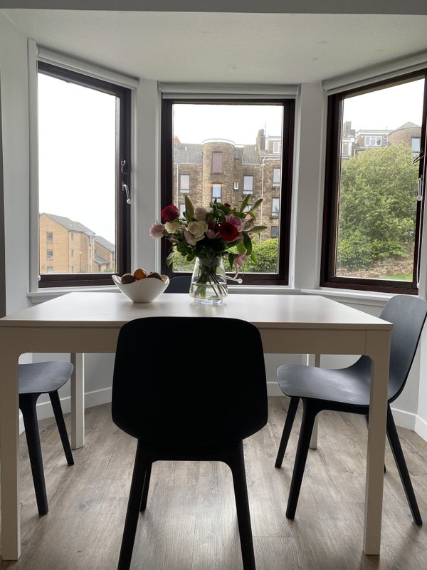 Photo 1: Living room 