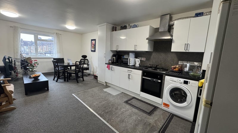 Photo 1: kitchen/reception