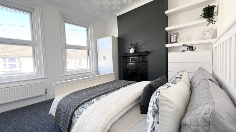 Photo 2: Room 3