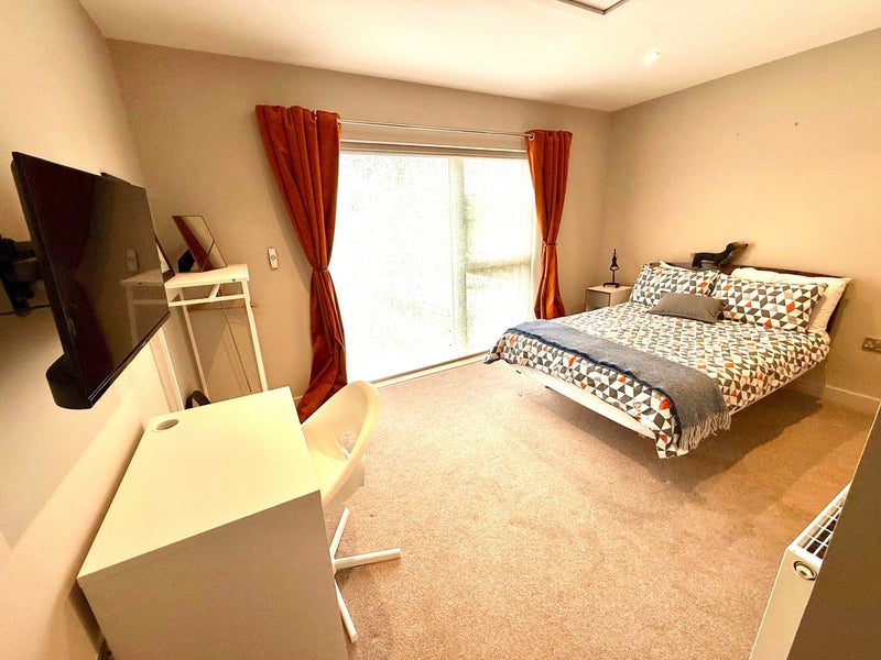 Photo 1: Bedroom