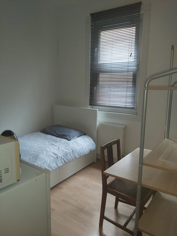 Photo 1: Single Room