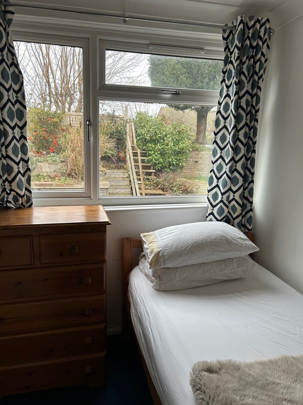 Photo 1: Single room