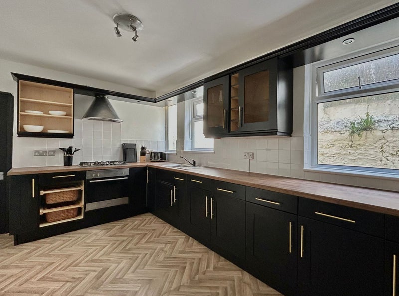 Photo 1: Kitchen