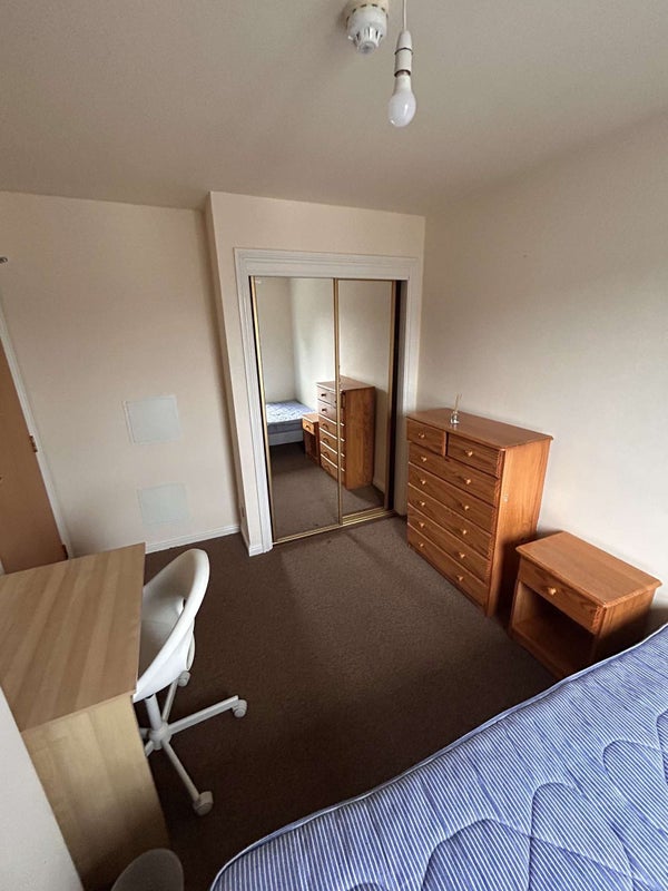 Photo 1: Bedroom