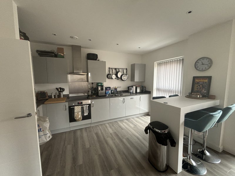 Photo 4: Shared Kitchen/Diner