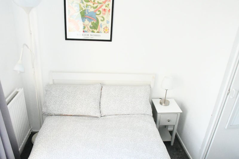 Photo 1: Double Bedroom 
