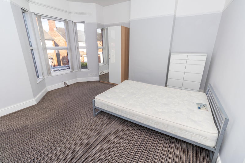 Photo 1: Room 2 £500pcm