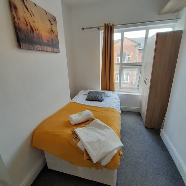 Photo 1: Room 4 - Single Room