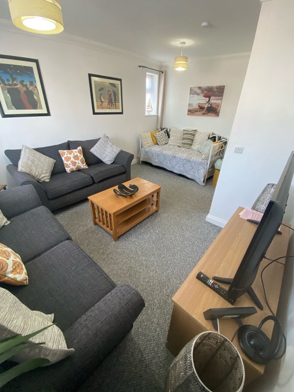 Photo 1: The Nest lounge 