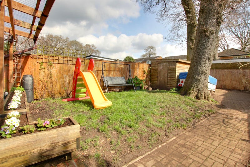 Photo 5: Garden