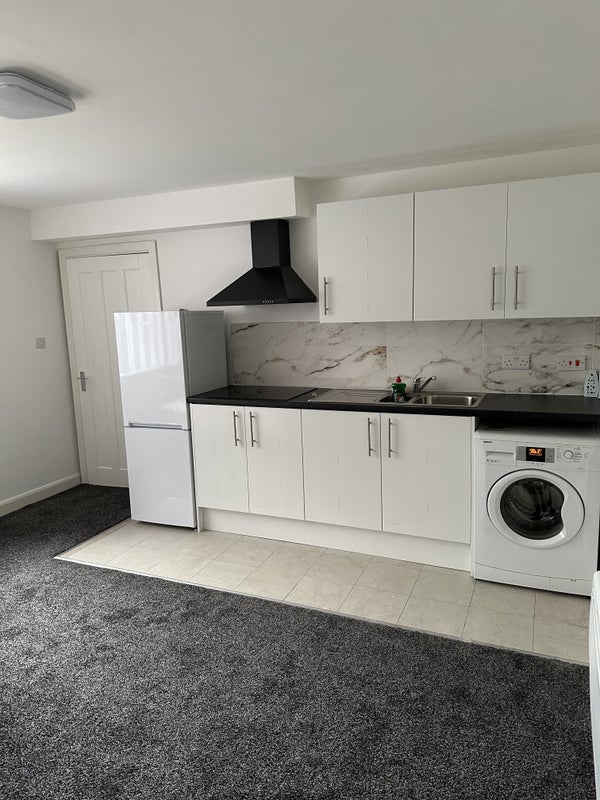 Photo 1: Studio Flat with kitchenette area. Part carpet and tiled floor. 