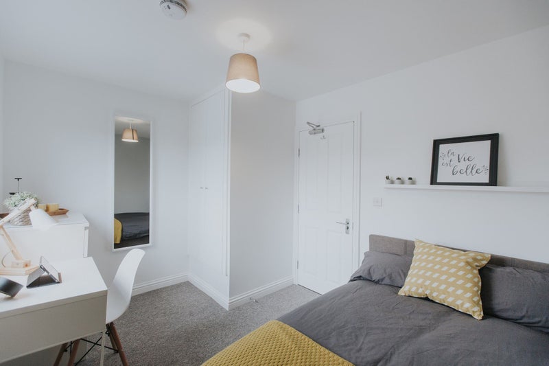 Photo 1: Lovely bright room