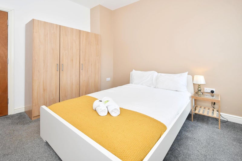 Photo 1: Room 3 - Double Room