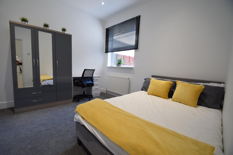 Photo 1: Room 2 - Available from 20th February