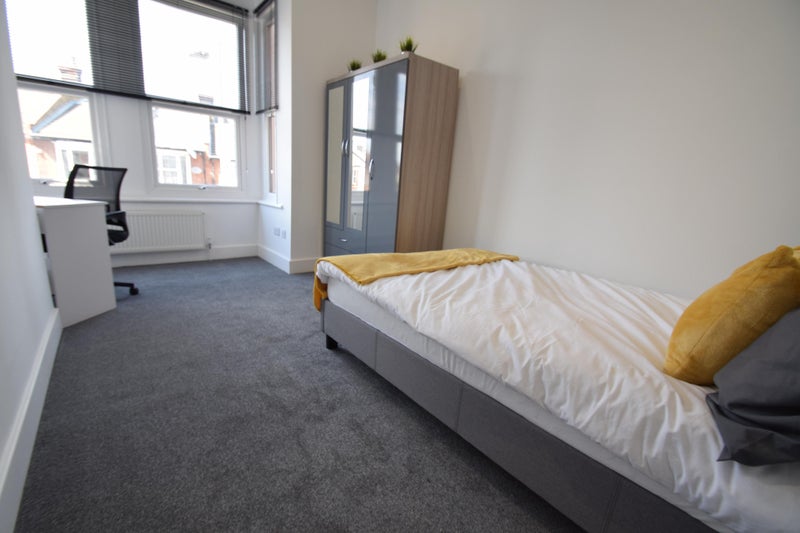 Photo 1: Room 4 - Available