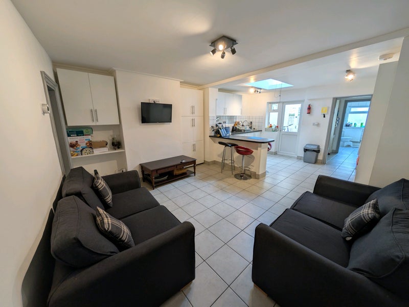 Photo 1: Kitchen, Lounge, Diner