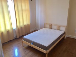 Photo 1: Large Double Room - Upstairs
