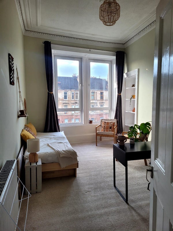 Photo 1: Spare bedroom