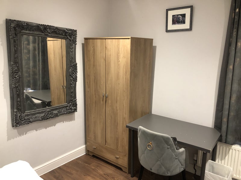 Photo 8: Bedroom 2