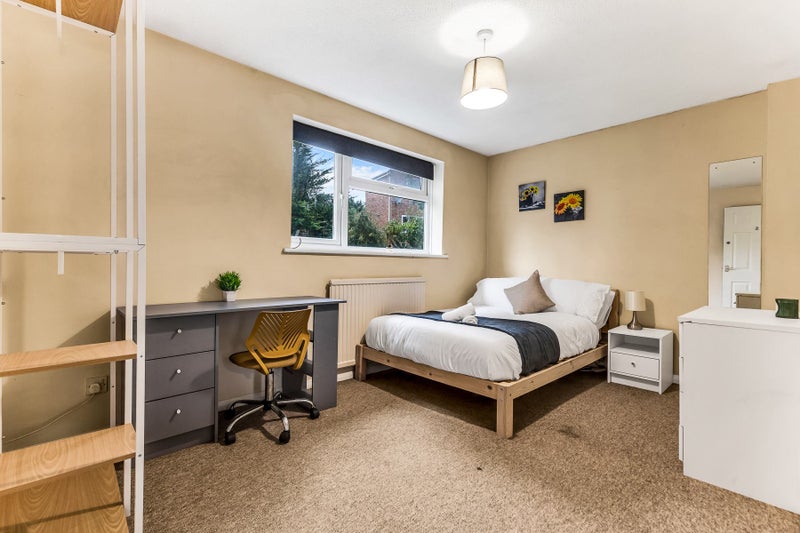Photo 1: BEDROOM 5