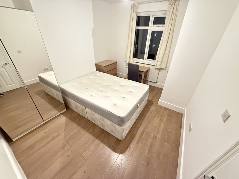 Photo 1: Bedroom 3 (AVAILABLE)