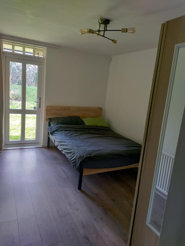 Photo 1: Double bedroom with double wardrobe 