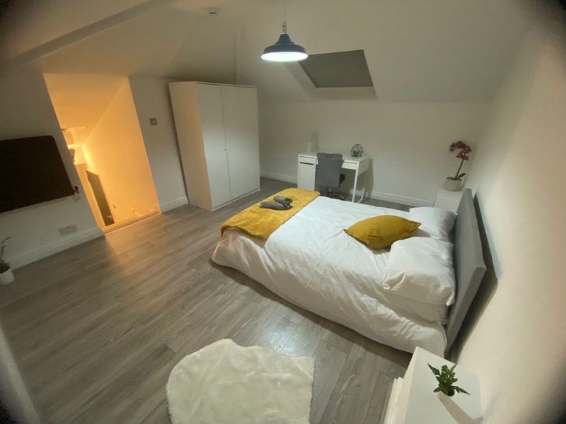 Photo 1: Studio 7