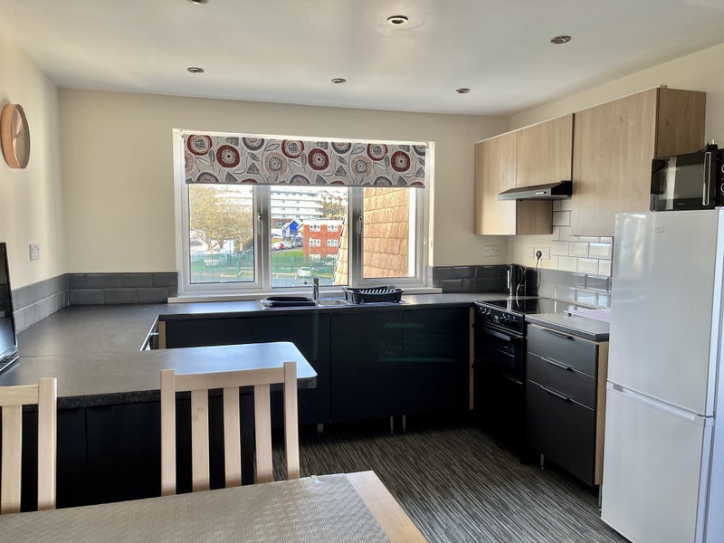 Photo 1: Kitchen/Diner