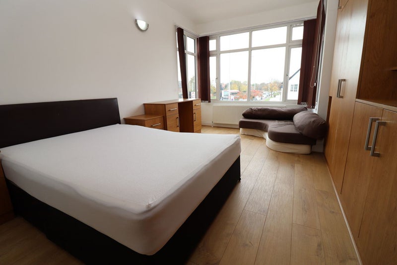 'Perfect Spot By Piccadilly Line!' Room to Rent from SpareRoom