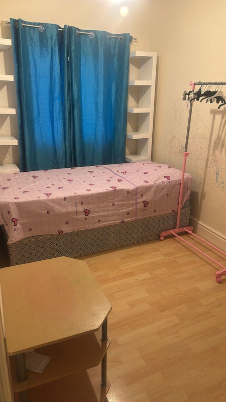 Photo 1: Single bedroom