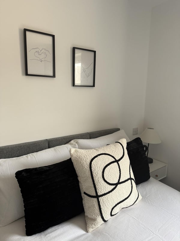 Photo 4: Larger ensuite room of the two (650pcm rent)