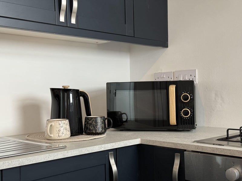 Photo 17: Large shared kitchen