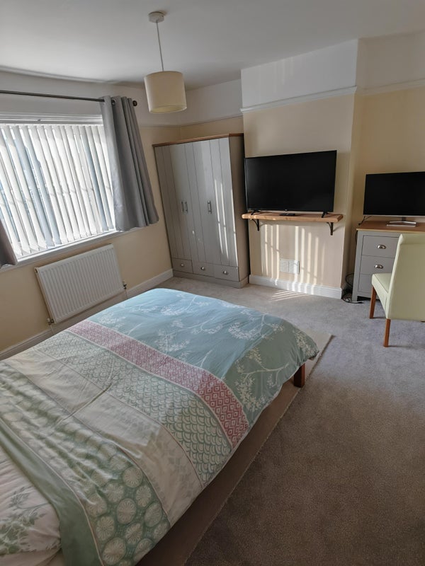 Photo 1: Double room for single occupancy