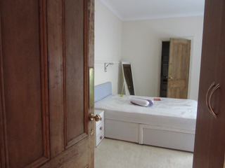 Photo 1: Large double ensuite