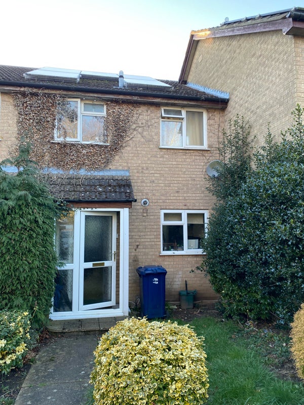 Photo 1: Beautiful front 