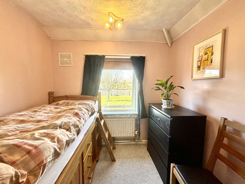 Photo 1: Single Room