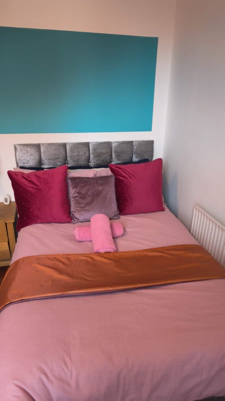 Photo 1: Rm 4, Rent £400. Available